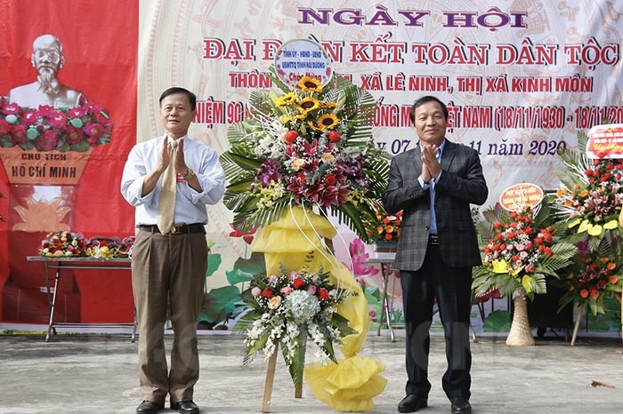 Đồng chí Phó Bí thư Tỉnh ủy Lê Văn Hiệu dự Ngày hội đại đoàn kết ở thôn Vĩnh Lâm